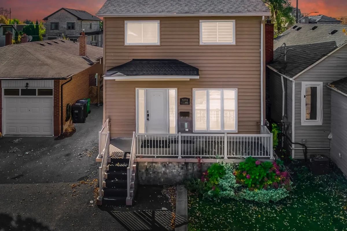 1076 Eastmount Avenue, ON L5E 1Z3