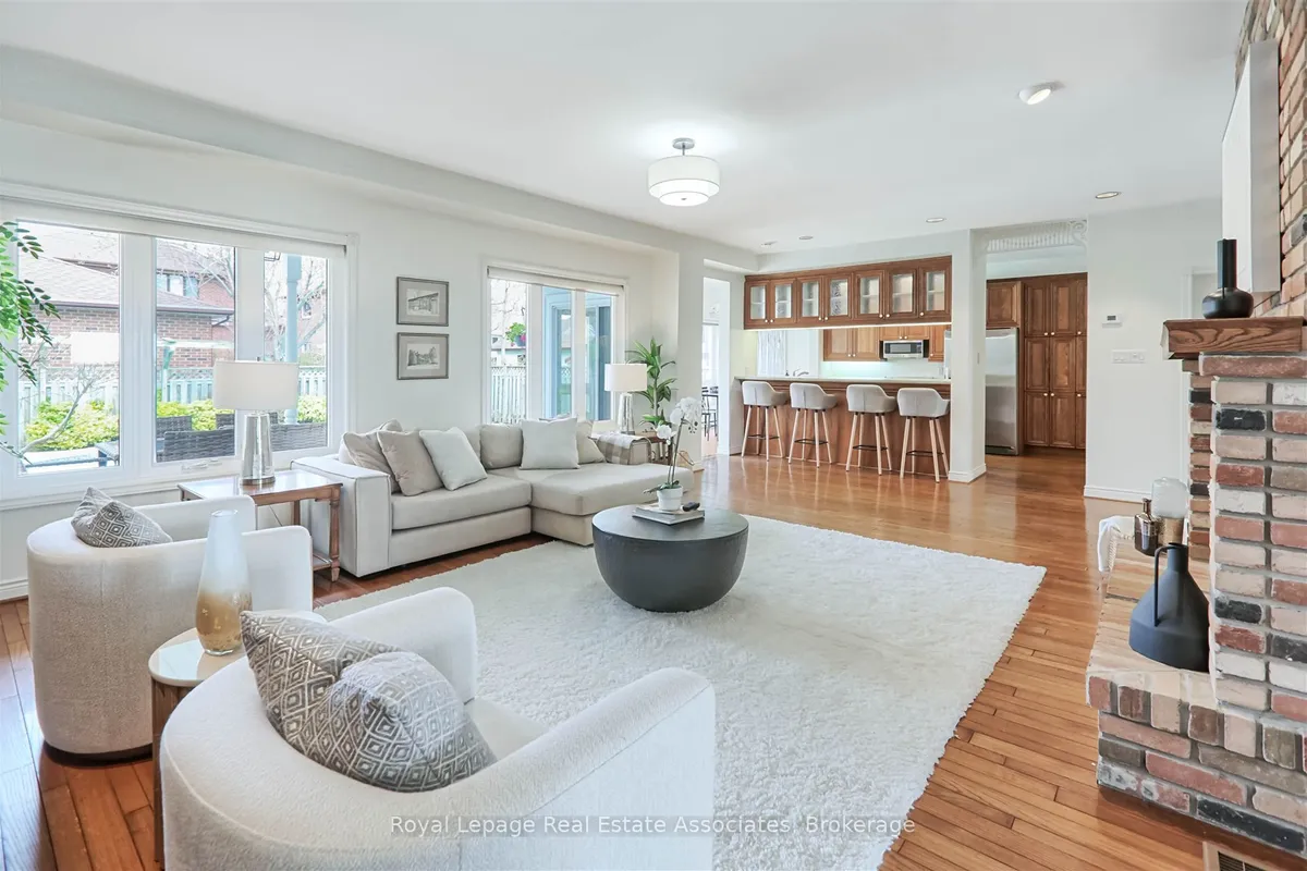 599 Lakeside Avenue, ON L5G 1N7