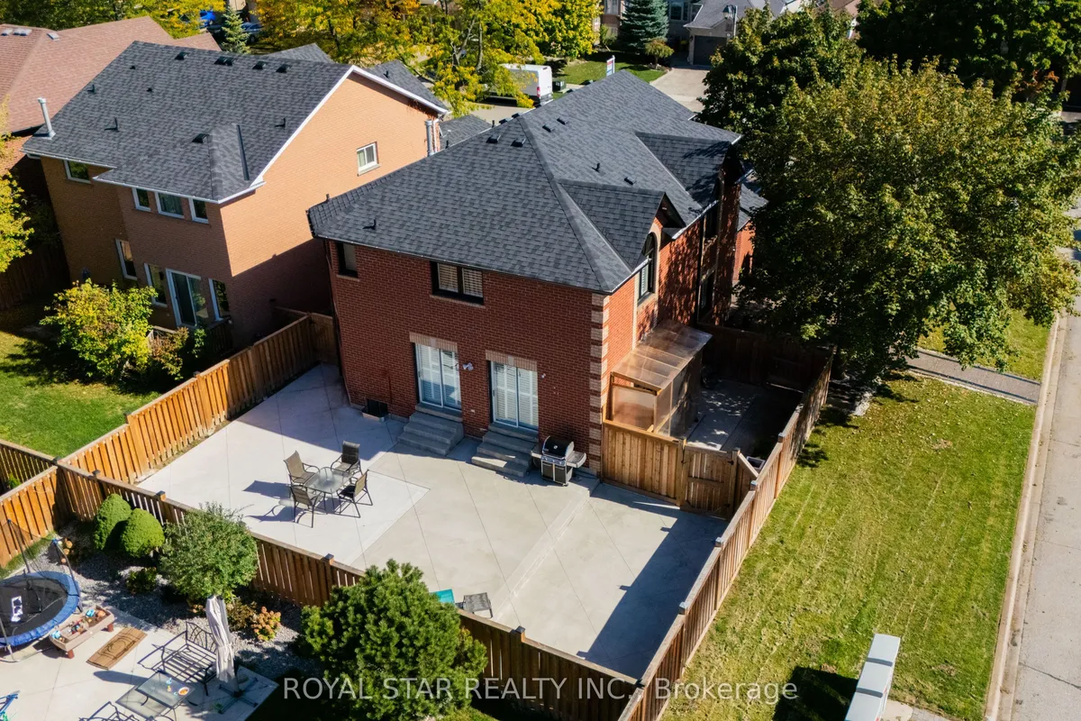 22 Livingston Drive, ON L7C 1A1