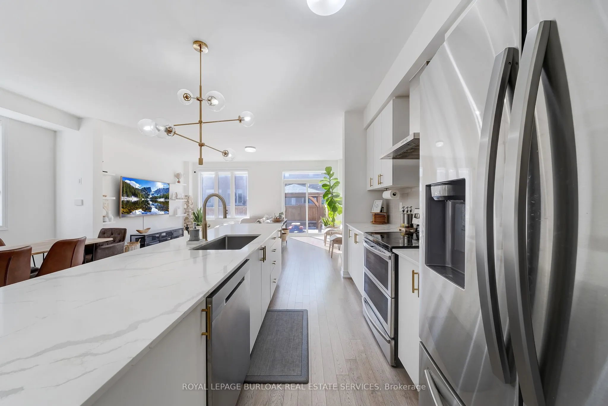 Semi-Detached  living room at 1264 Chee Chee Landing Milton