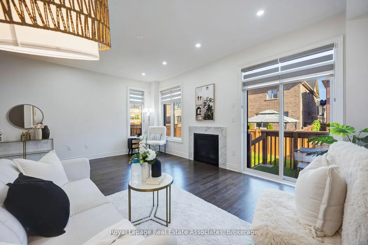 13 Quinton Ridge, ON L6Y 6J4