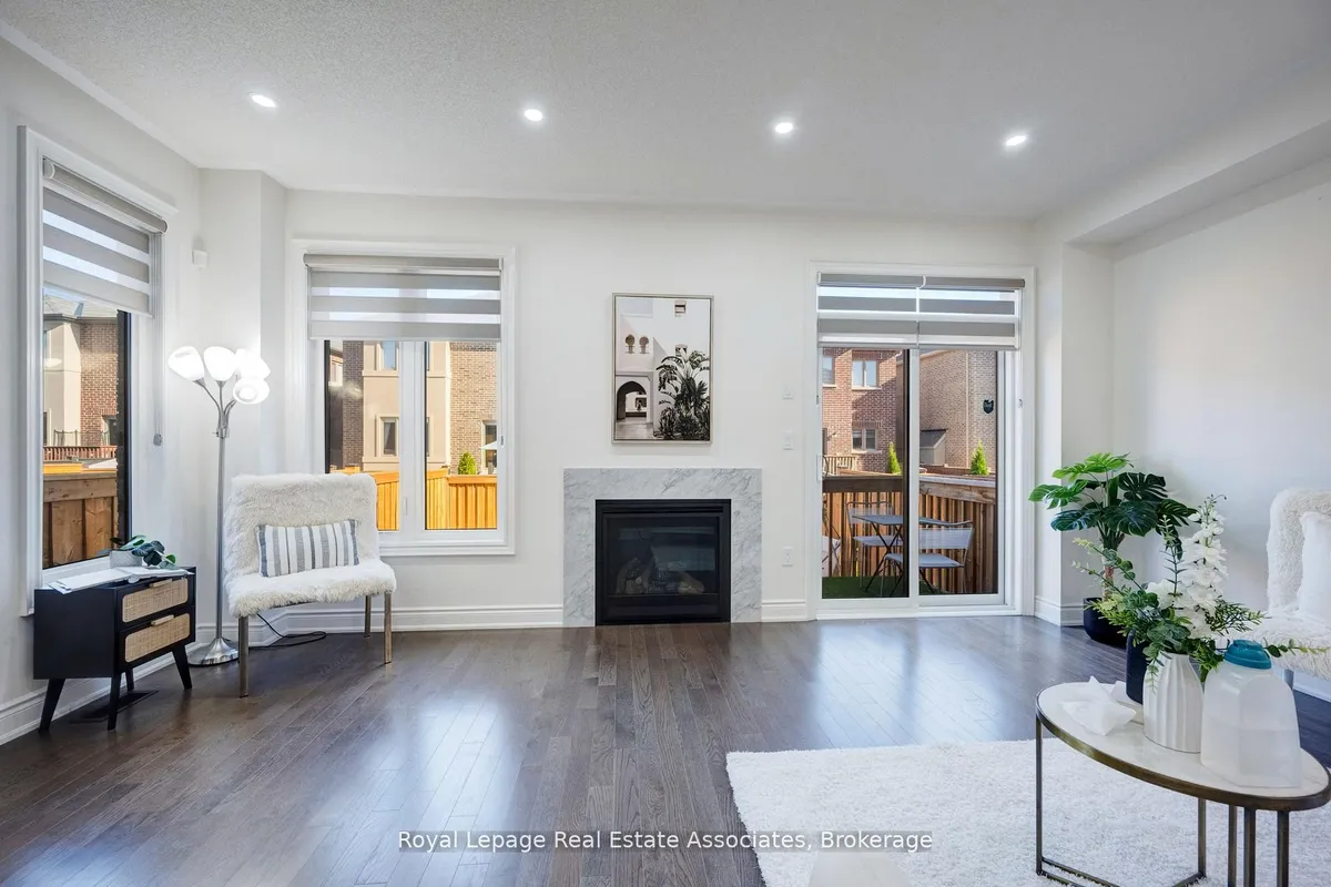 13 Quinton Ridge, ON L6Y 6J4