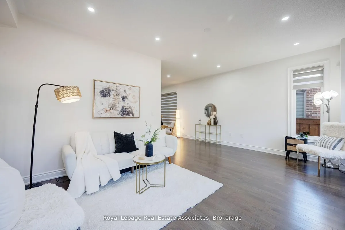 13 Quinton Ridge, ON L6Y 6J4