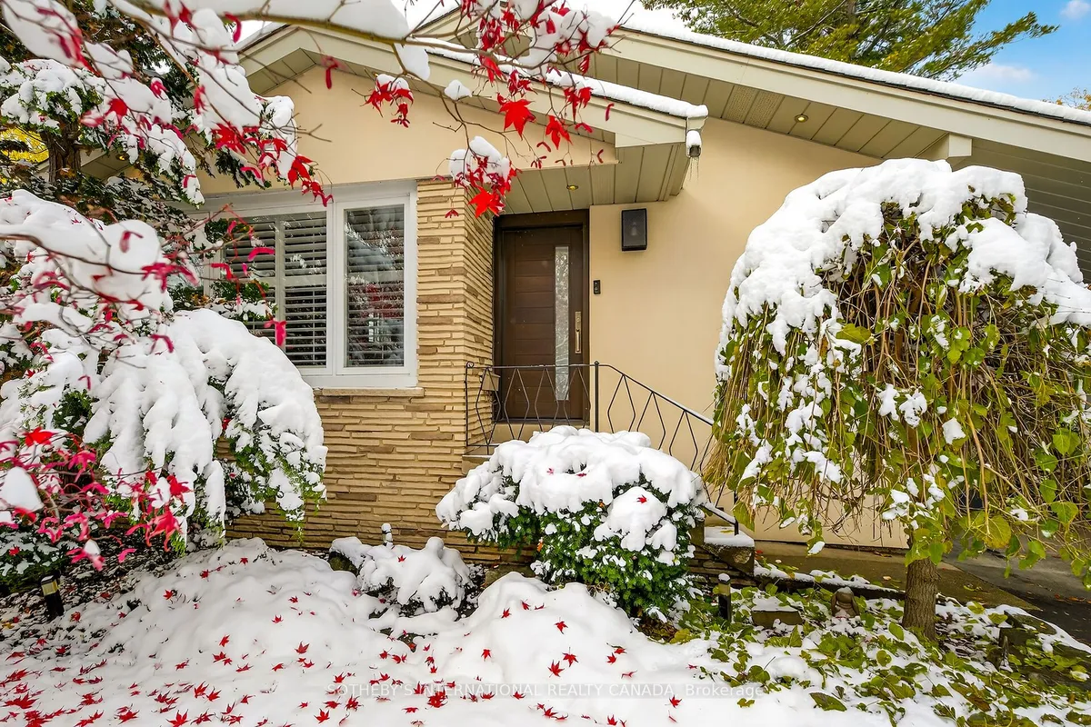 1943 Deanhome Road, ON L5J 2K5