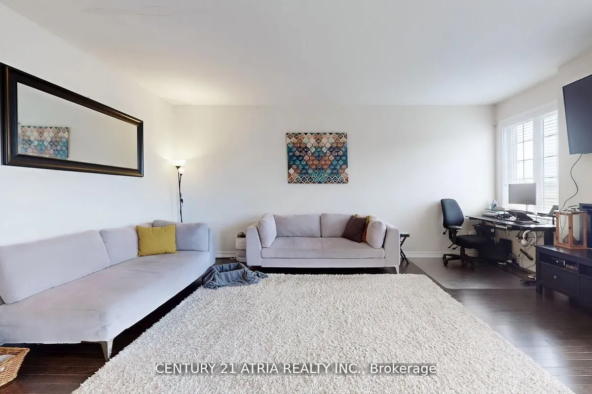 101 Bonnieglen Farm Boulevard, ON L7C 4B7