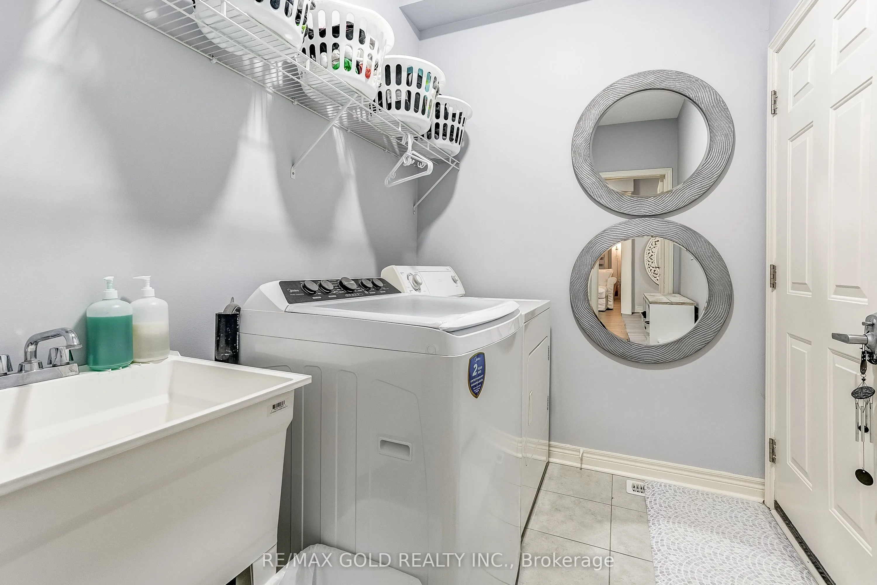 Detached kitchen at 552 Bessborough Drive Milton