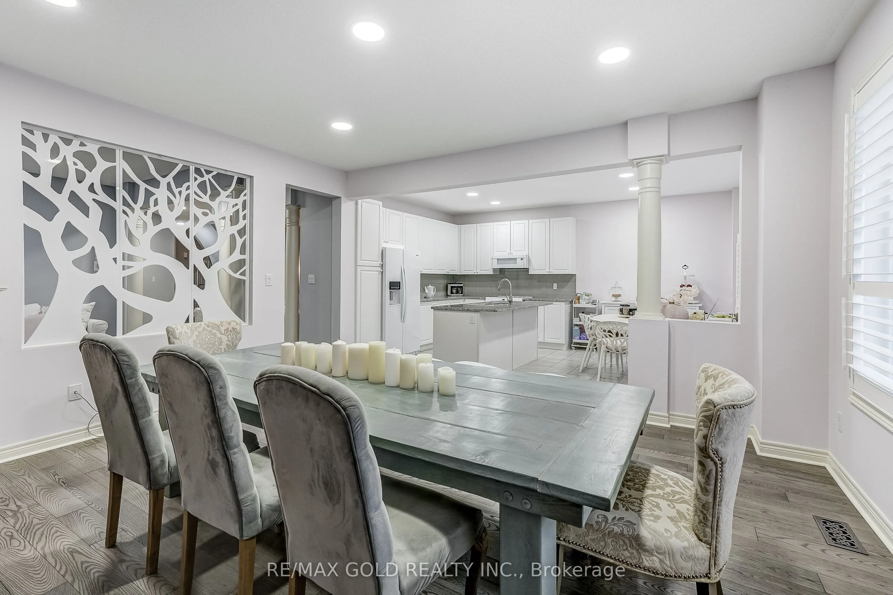 Detached 5 bedroom 5 bathroom at 552 Bessborough Drive in Milton - MLS# W12536896