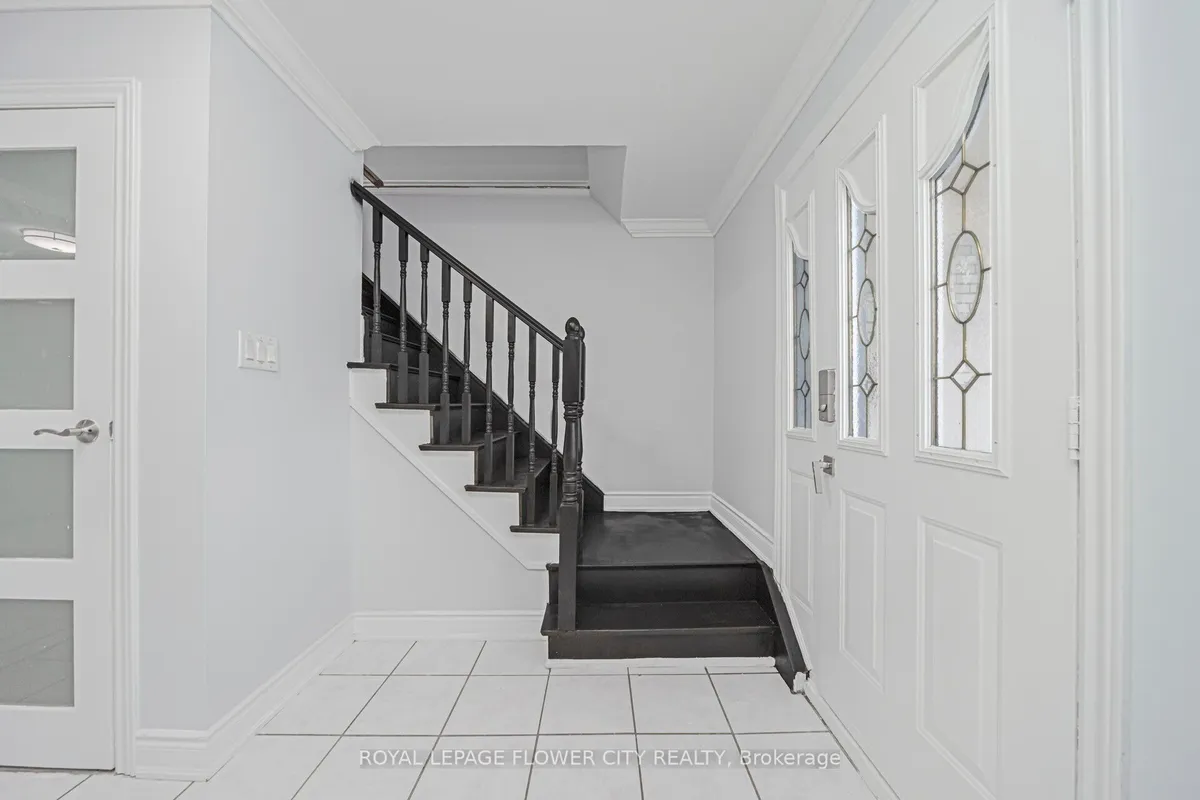 60 Lexington Avenue, ON M9V 2G8