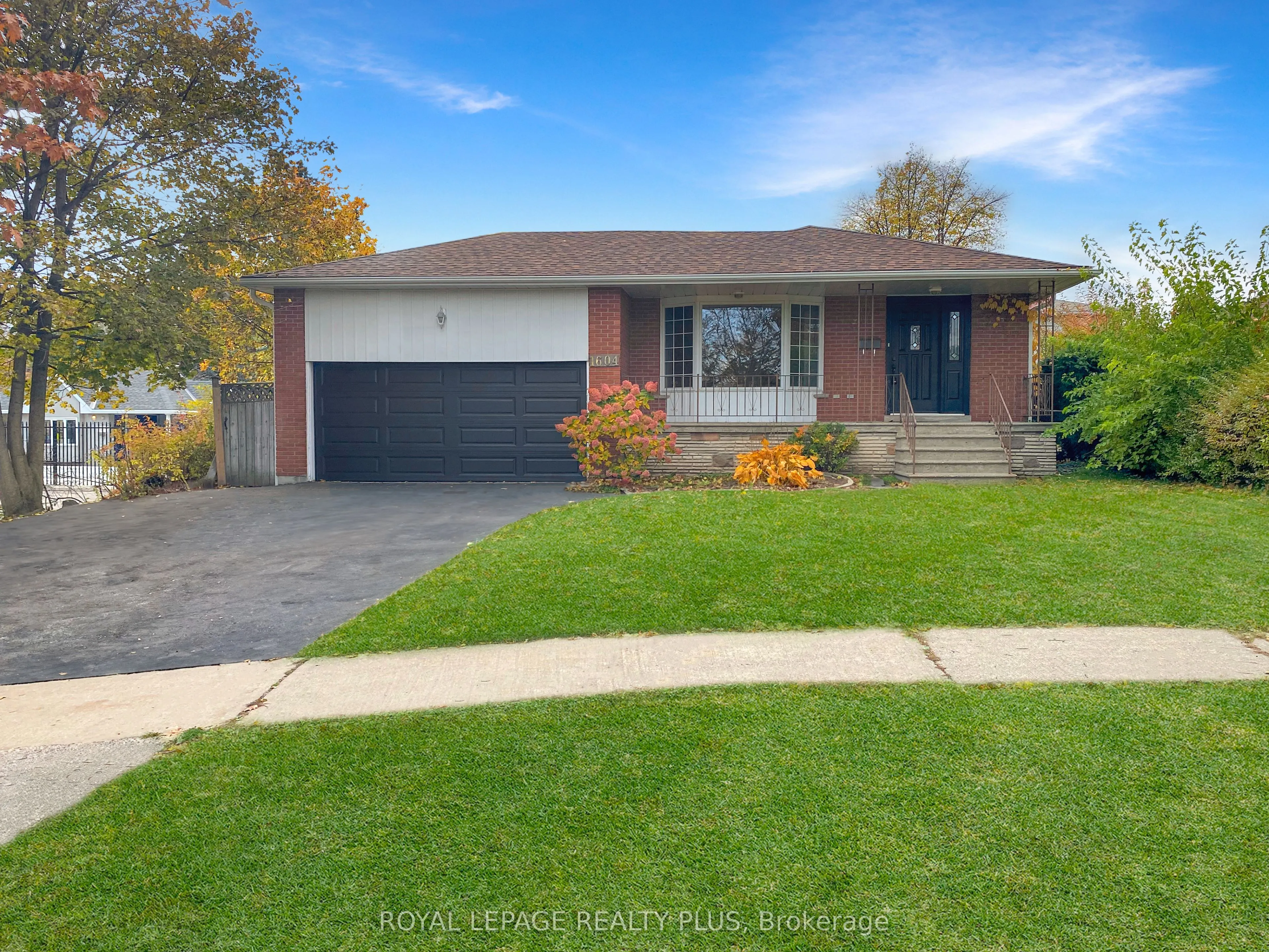 1604 Clarkson Road, ON L5J 2X2