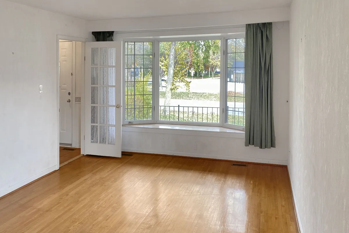 1604 Clarkson Road, ON L5J 2X2