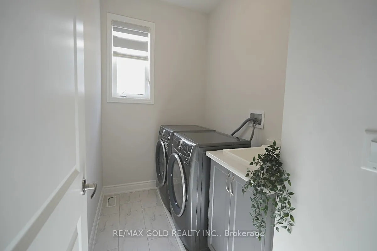 6 Del Grappa Street, ON L7C 4L1