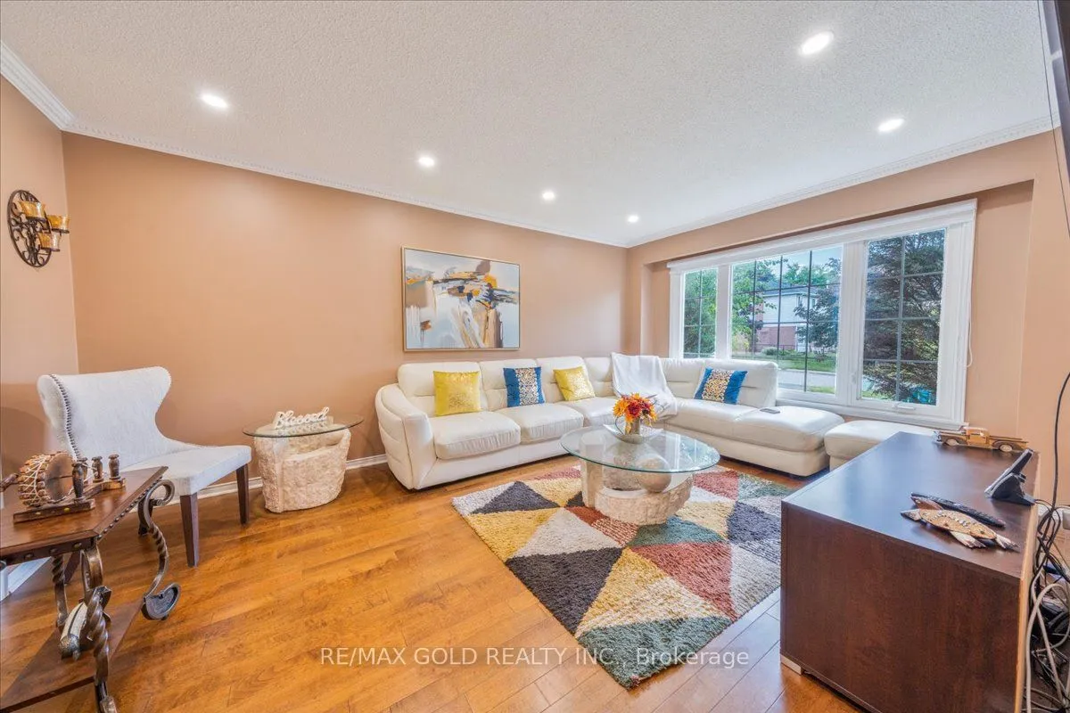 92 Jaffa Drive, ON L6S 4C6