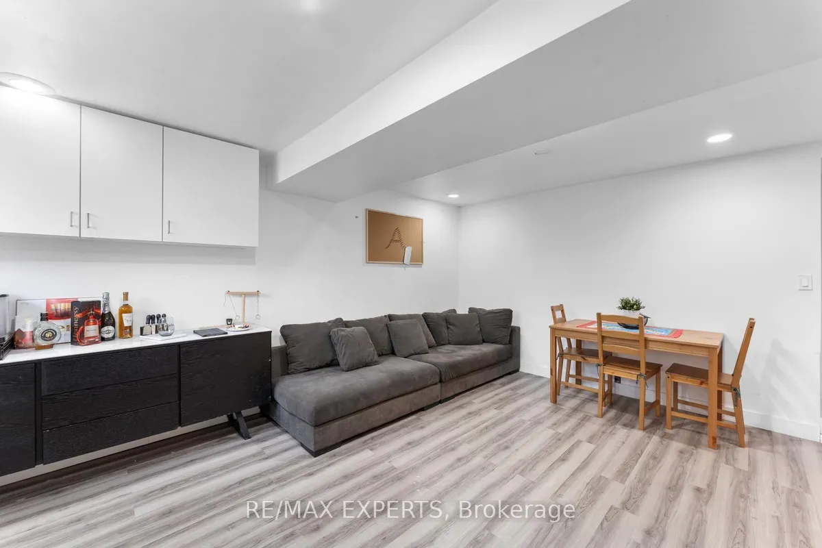 142 King Street, ON L7E 3G2