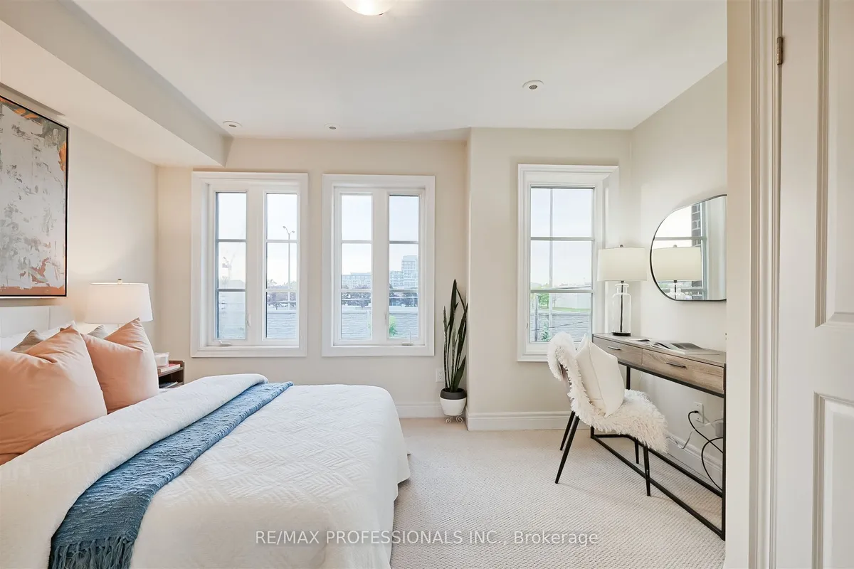 825A Oxford Street, ON M8Y 1E6