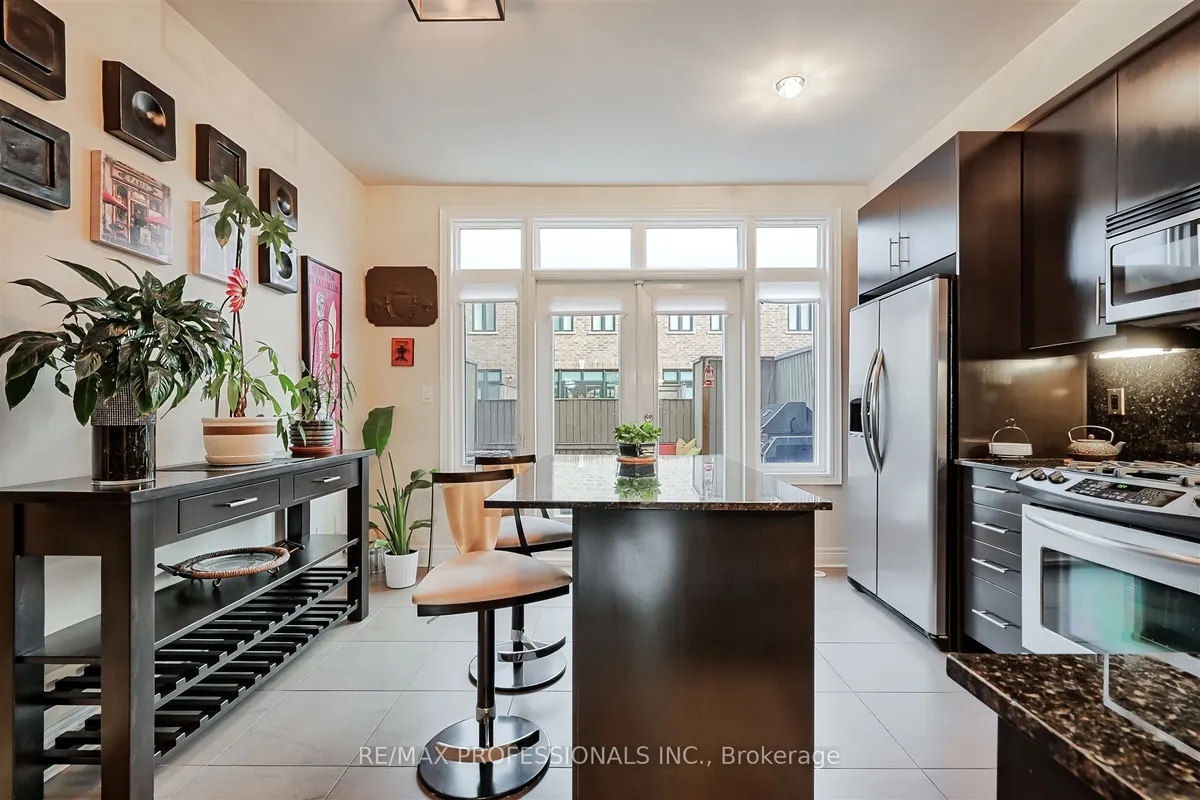 825A Oxford Street, ON M8Y 1E6