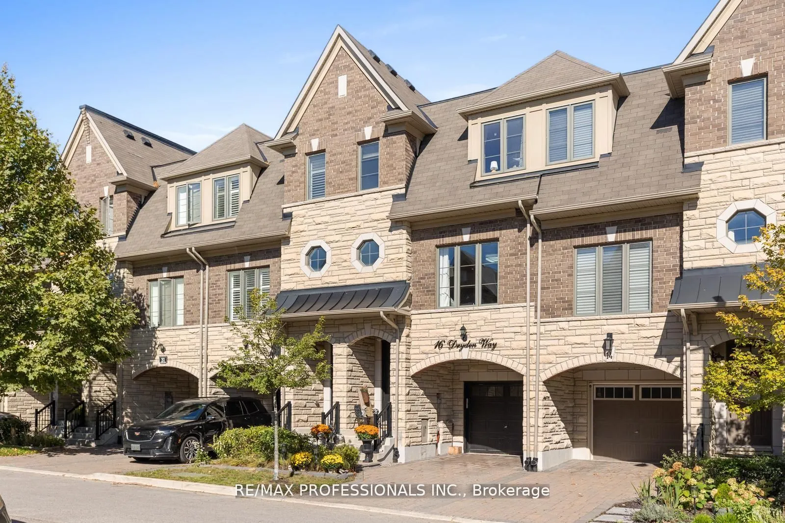 16 Dryden Way, ON M9R 0B2