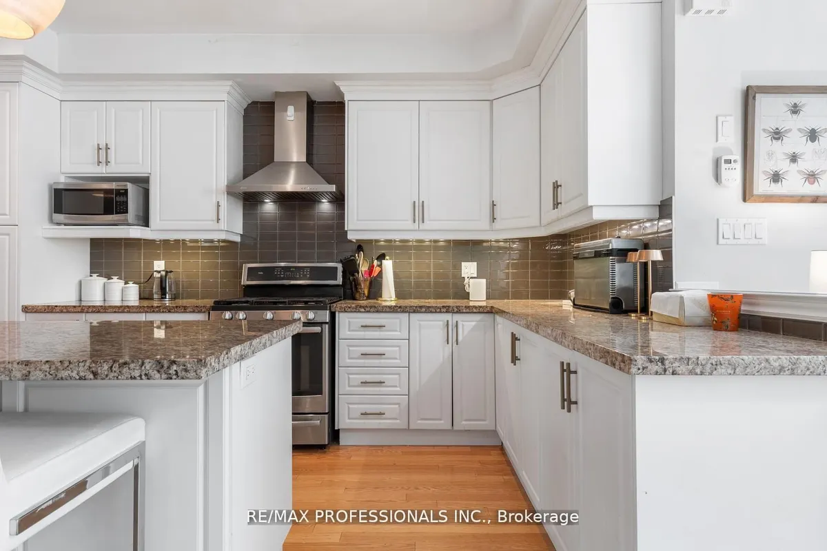 16 Dryden Way, ON M9R 0B2