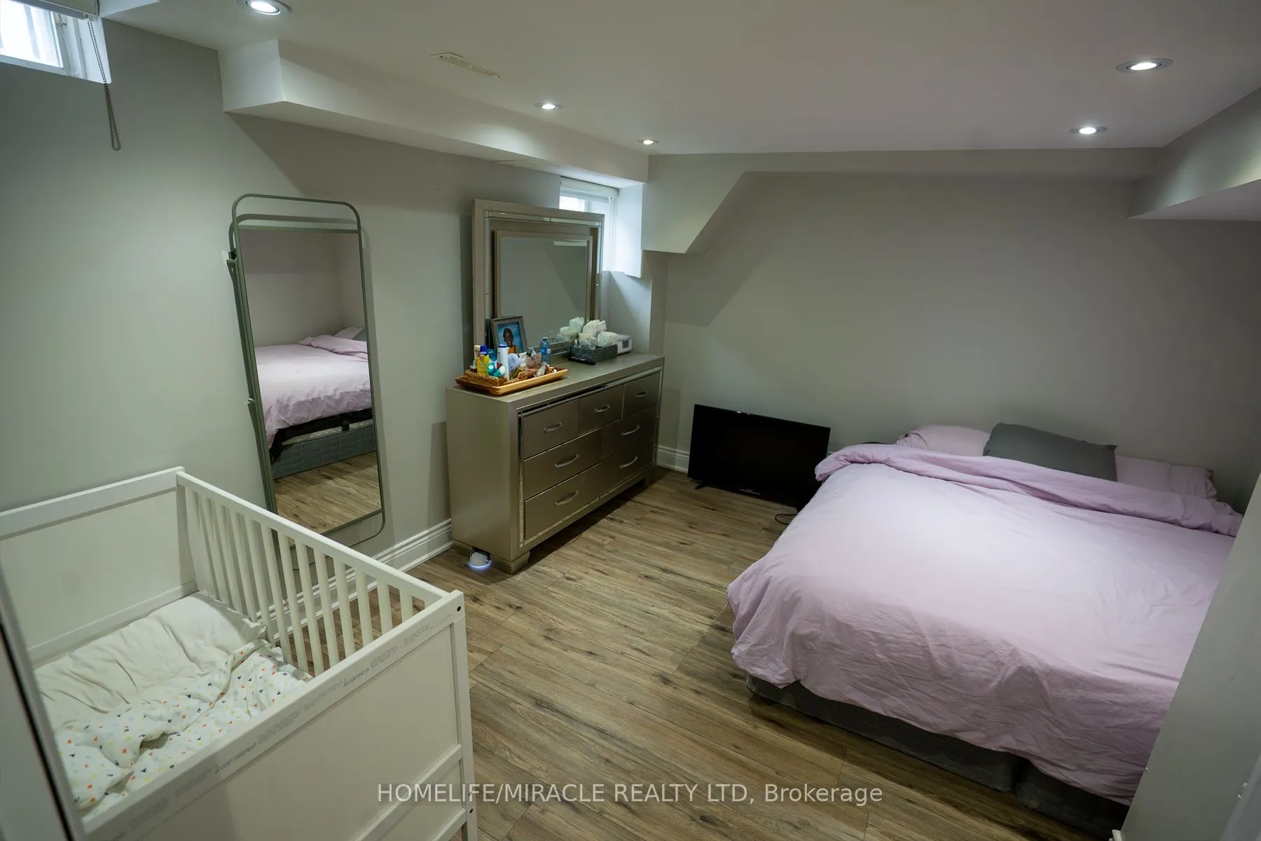 Detached interior view at 949 Mcneil Drive Milton