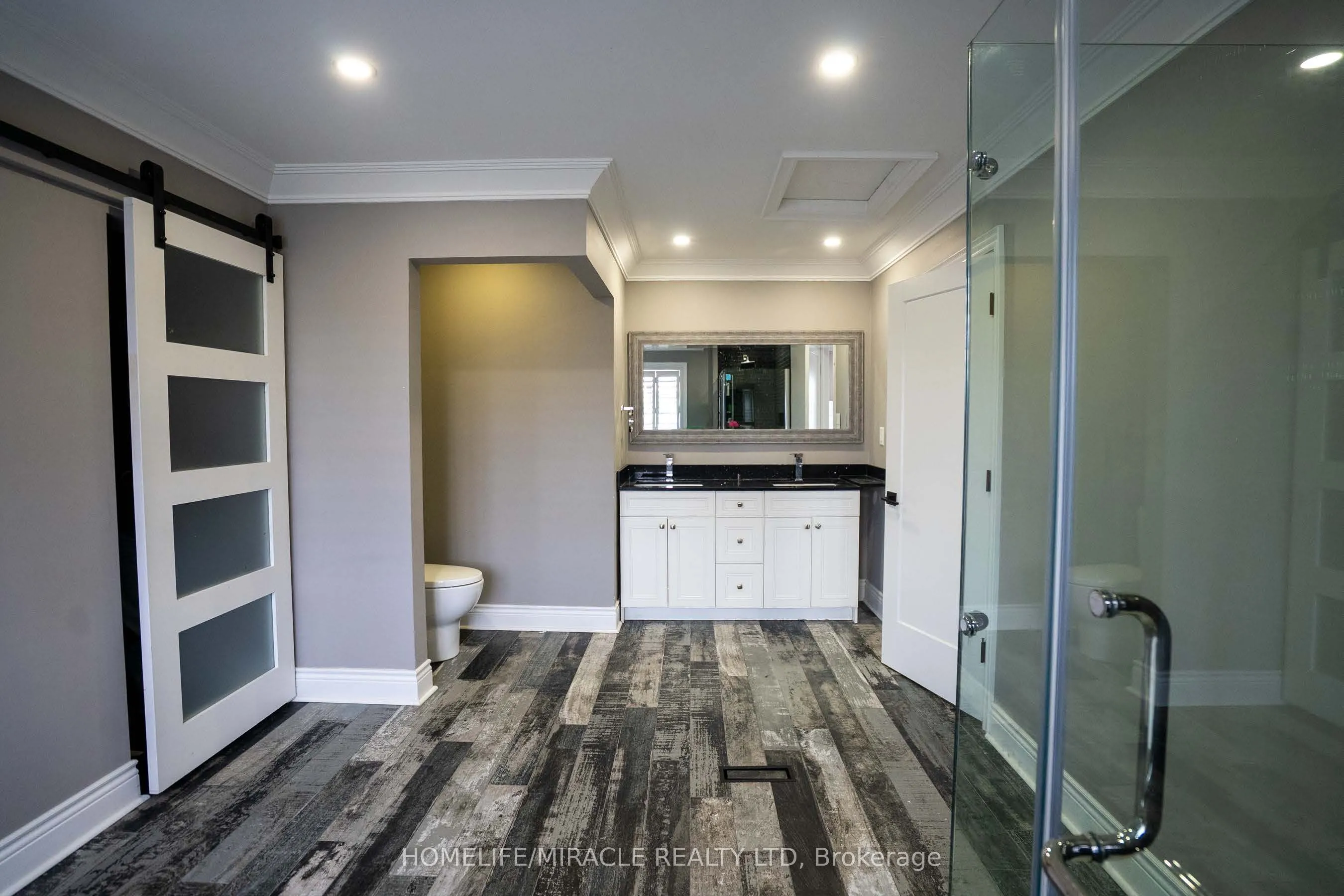 Detached living room at 949 Mcneil Drive Milton