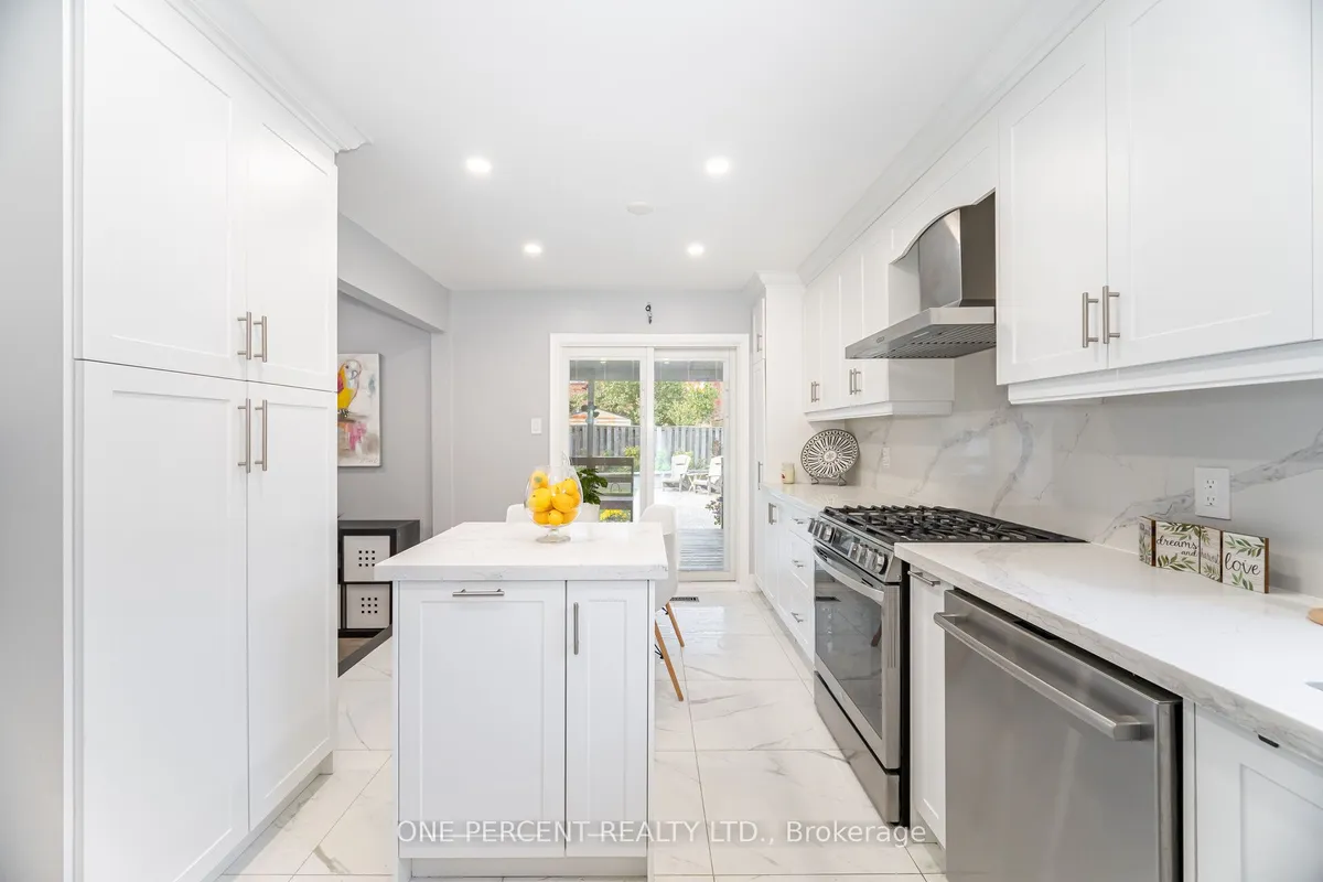 704 Bookham Crescent, ON L4Z 1T9