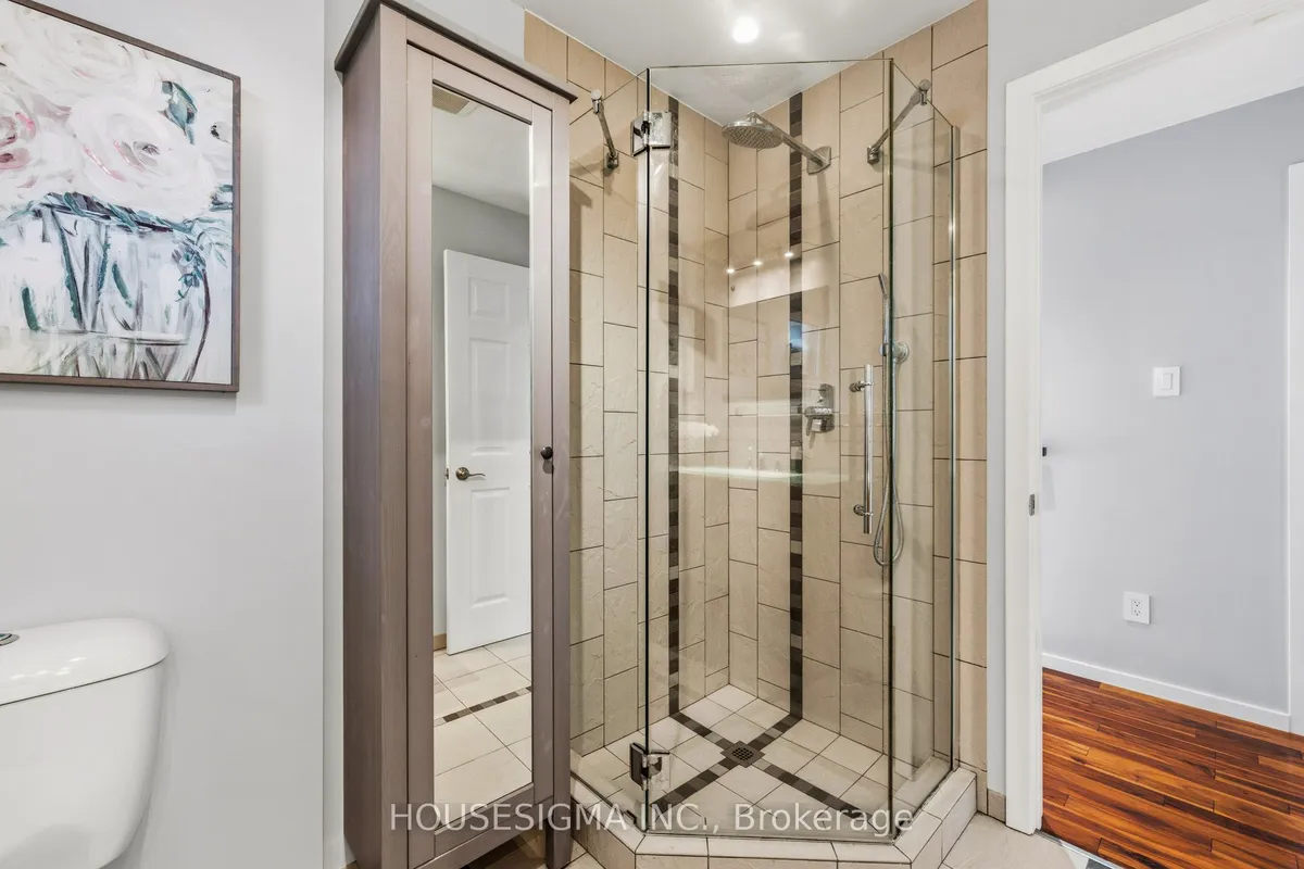 427 Lolita Gardens, ON L5A 2A8