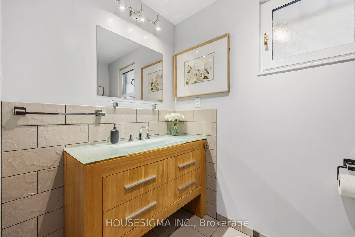 427 Lolita Gardens, ON L5A 2A8