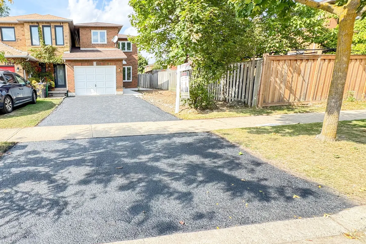 3292 Bobwhite Mews, ON L5N 6E9