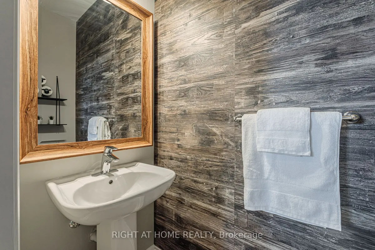 422 Athabasca Common, ON L6H 0R5