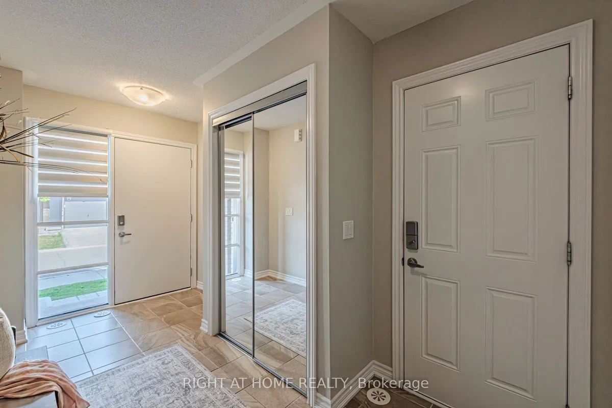 422 Athabasca Common, ON L6H 0R5