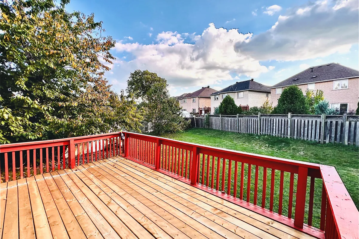 531 Loretta Court, ON L5B 3S2