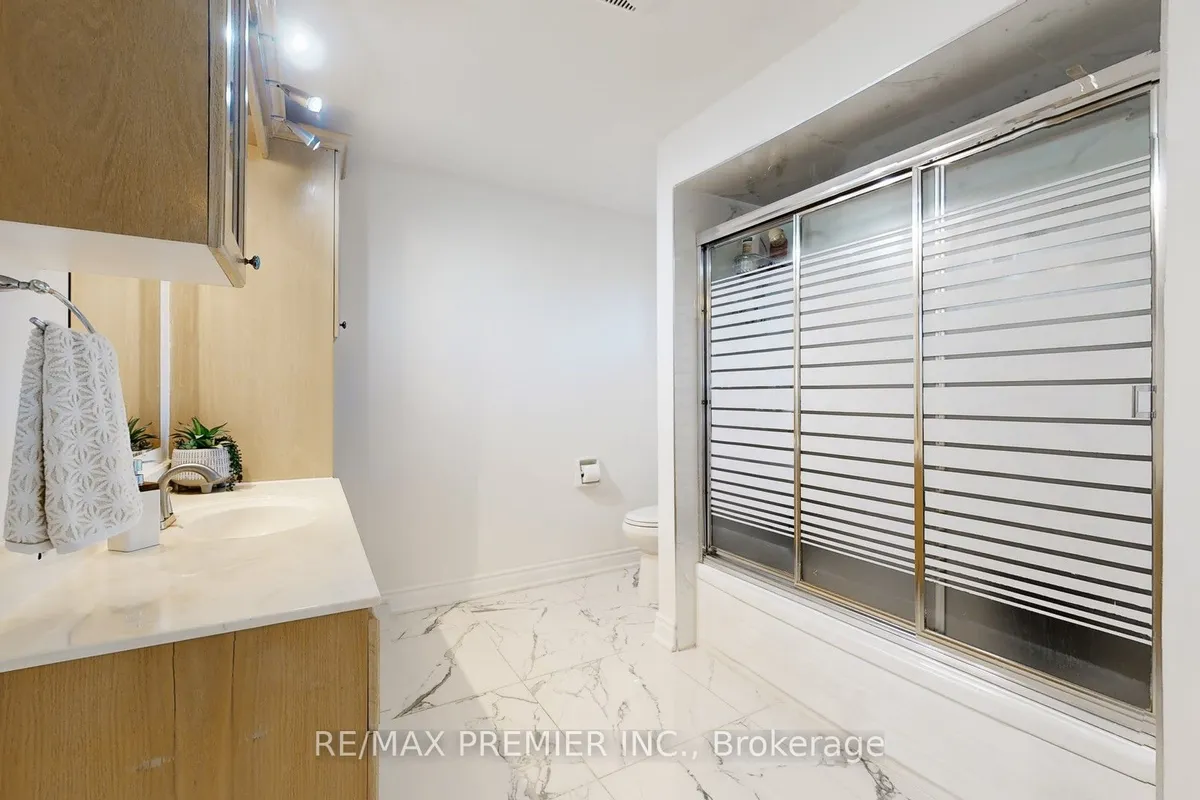 16 Magdalena Court, ON M9V 4S7