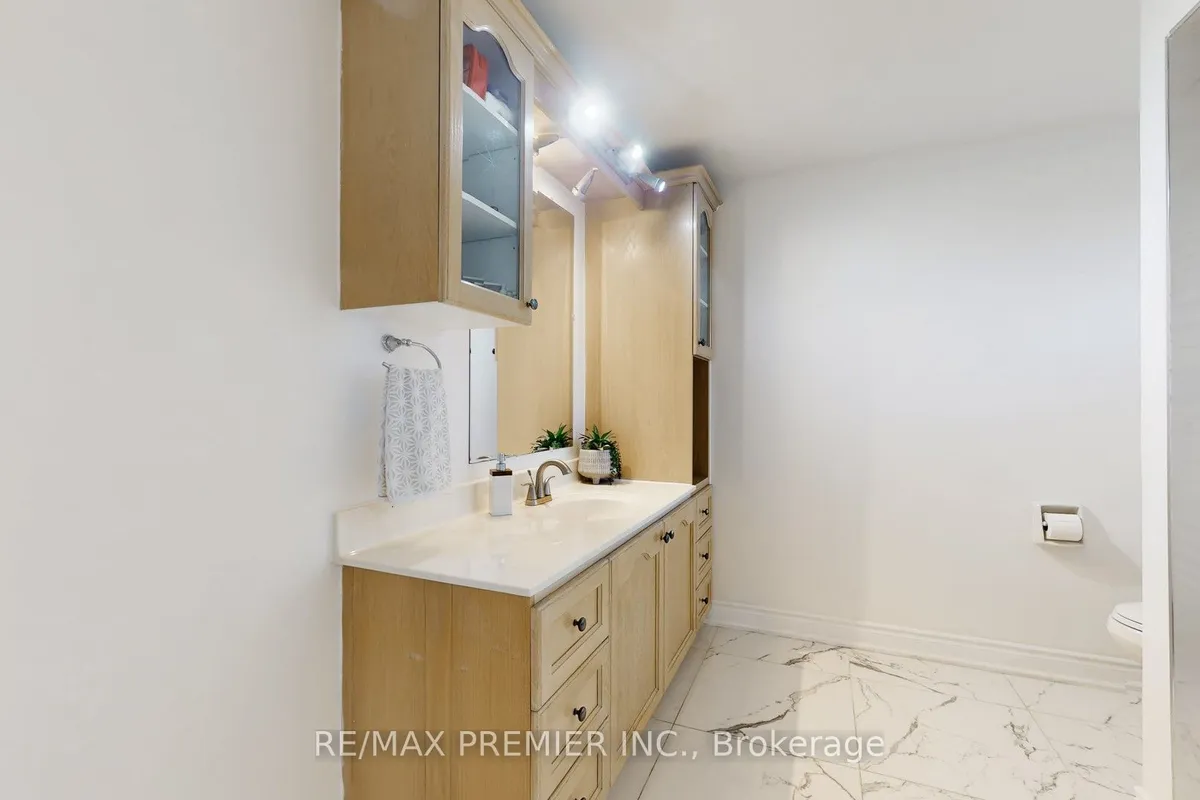 16 Magdalena Court, ON M9V 4S7