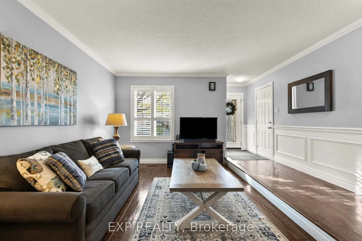 2203 Hunt Crescent, ON L7M 3E3