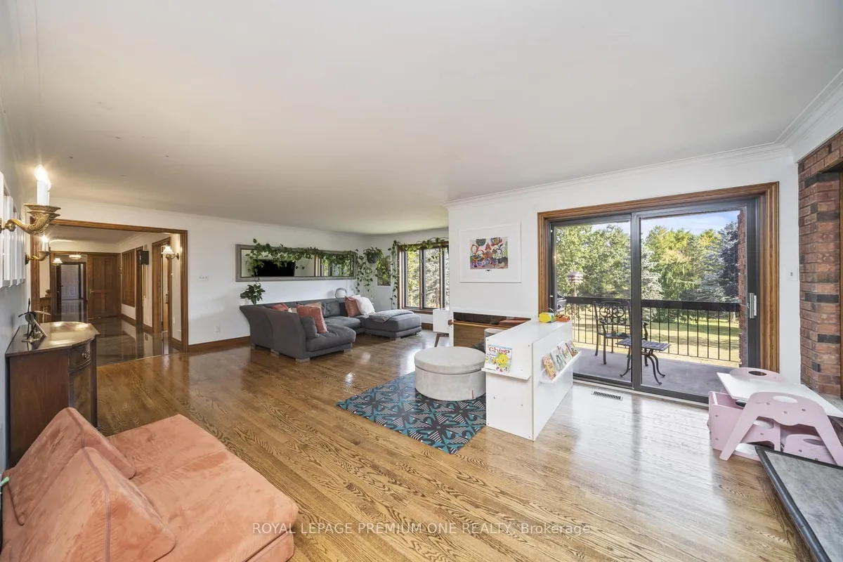 8 Beamish Court, ON L6P 0X8