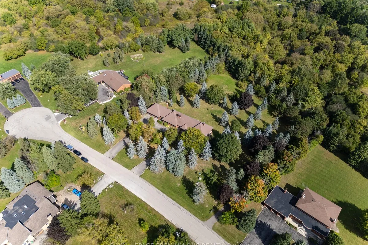 8 Beamish Court, ON L6P 0X8