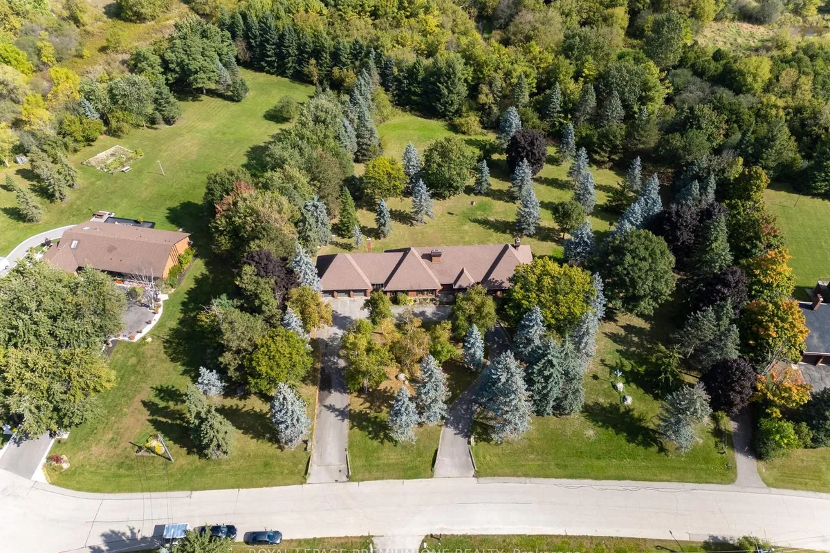 8 Beamish Court, ON L6P 0X8