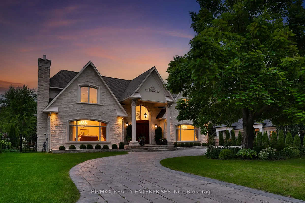 1511 Broadmoor Avenue, ON L5G 3T7