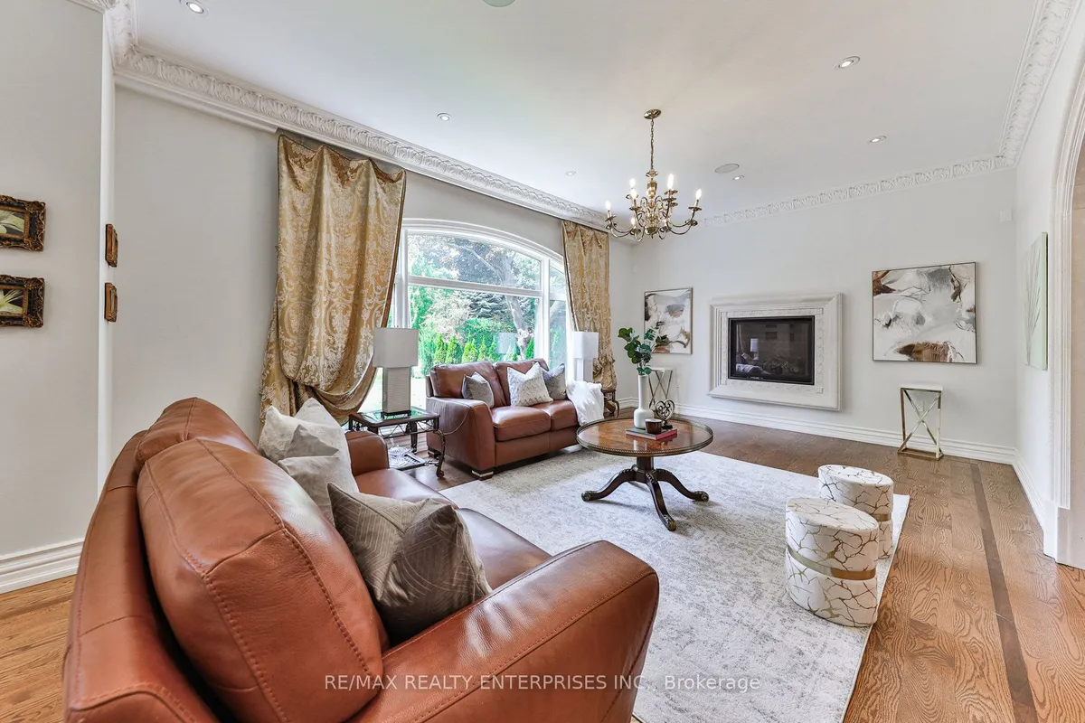 1511 Broadmoor Avenue, ON L5G 3T7