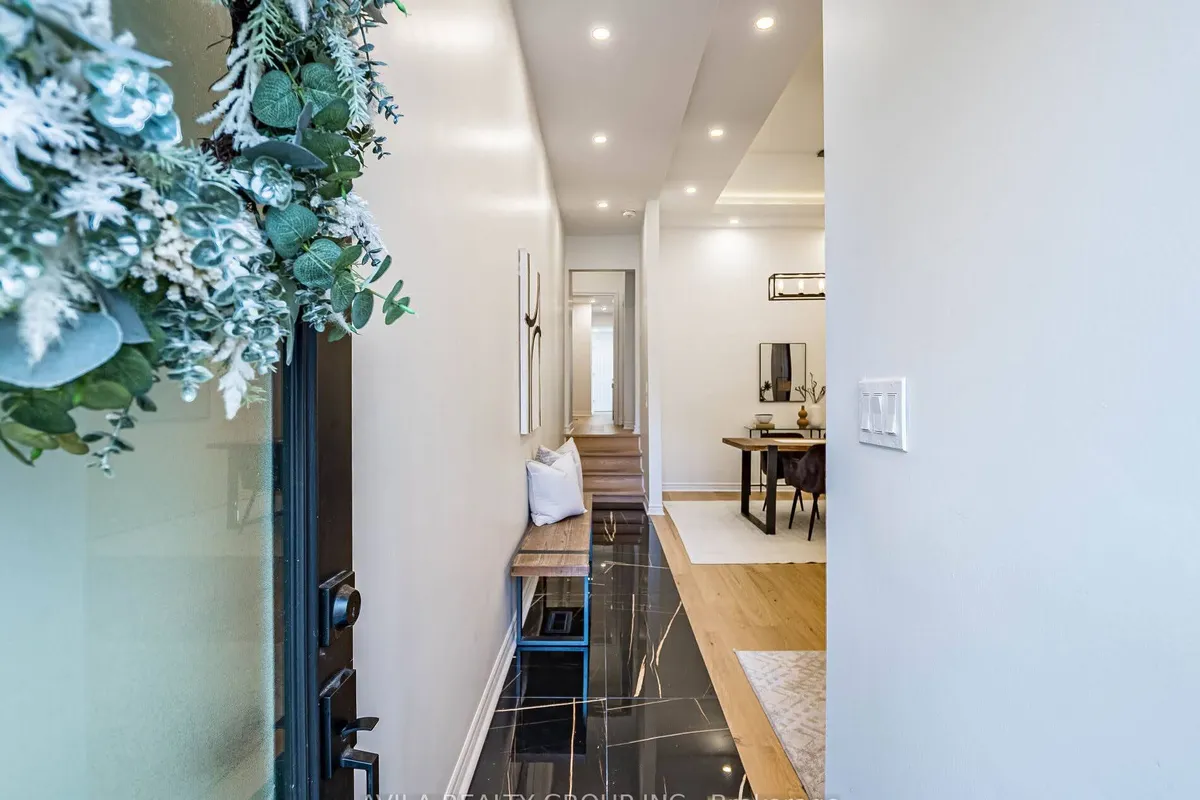 918 Ossington Avenue, ON M6G 3V1