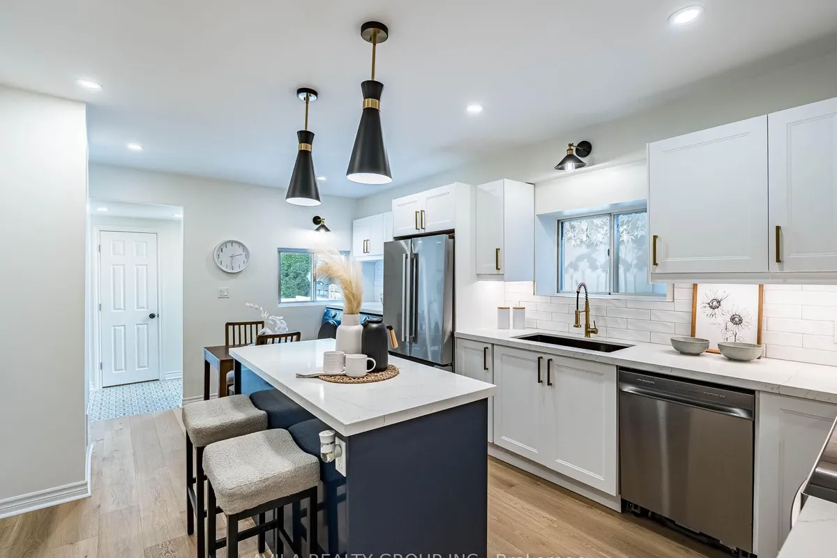 918 Ossington Avenue, ON M6G 3V1