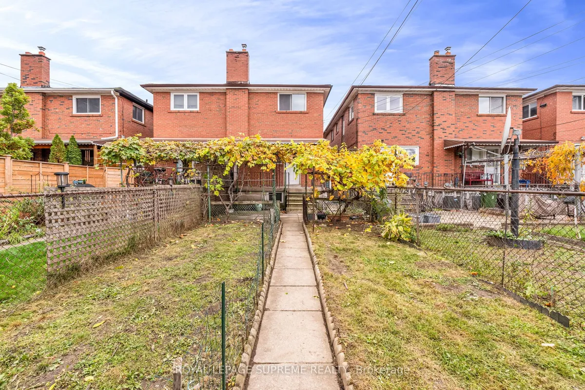 579A Delaware Avenue, ON M6H 5V3