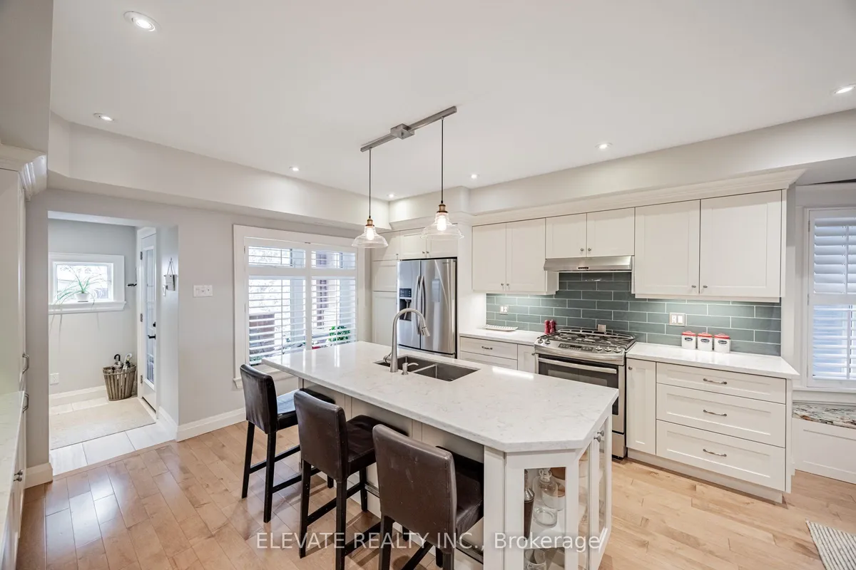 84 Indian Road, ON M6R 2V4