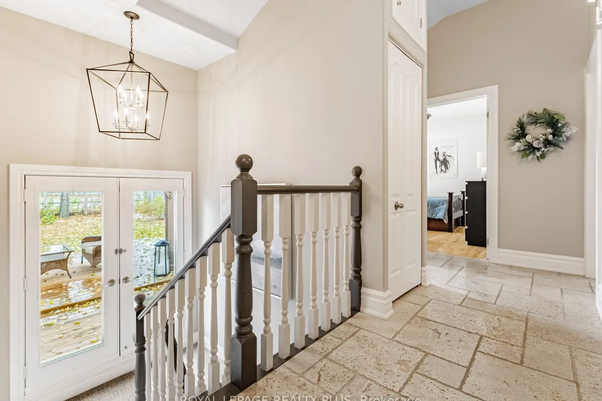 1885 Hindhead Road, ON L5J 1N4