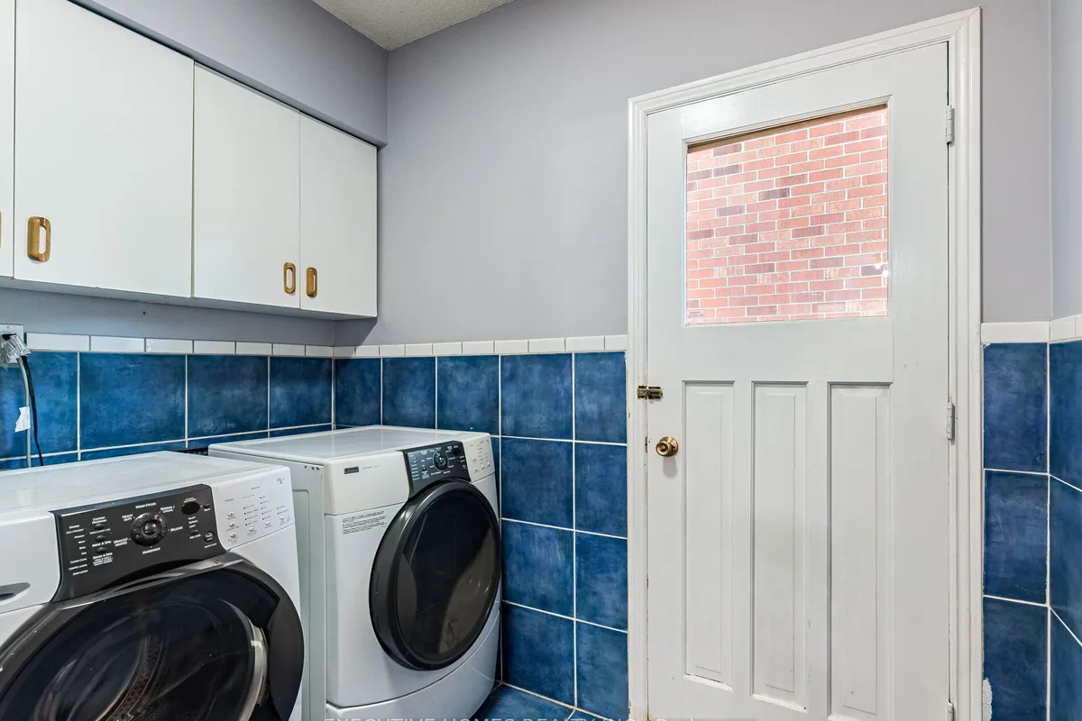 1876 Roy Ivor Crescent, ON L5L 3N8