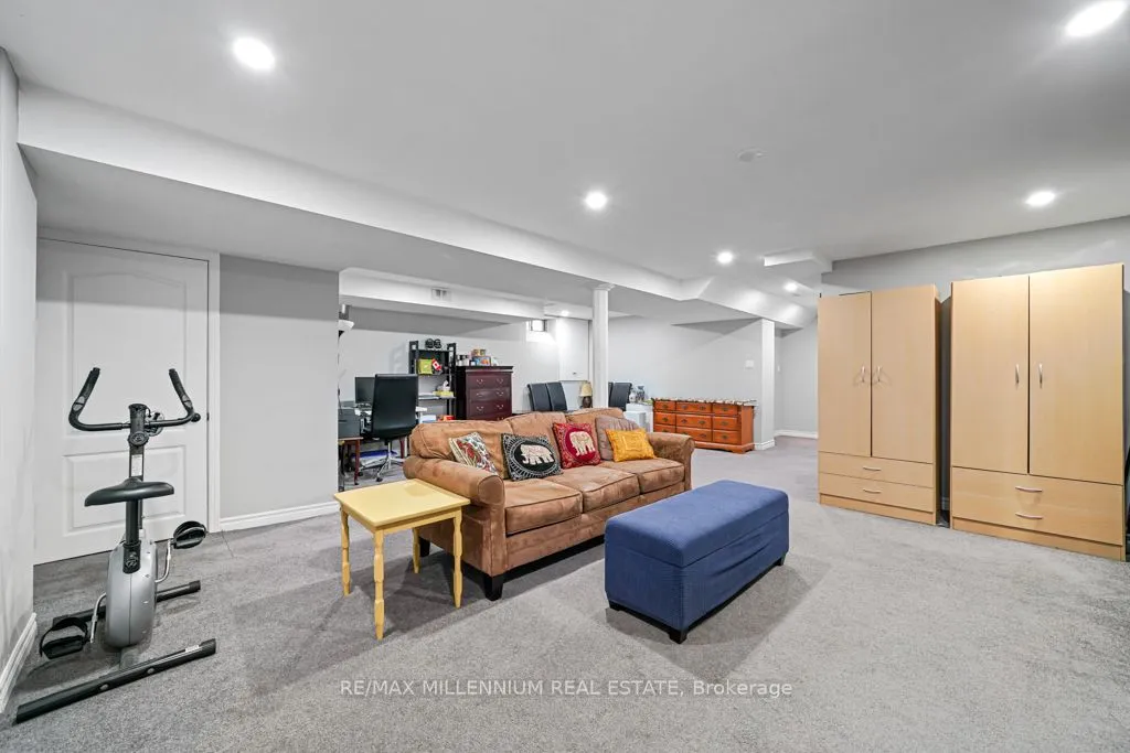 1130 Charminster Crescent, ON L5V 1P9