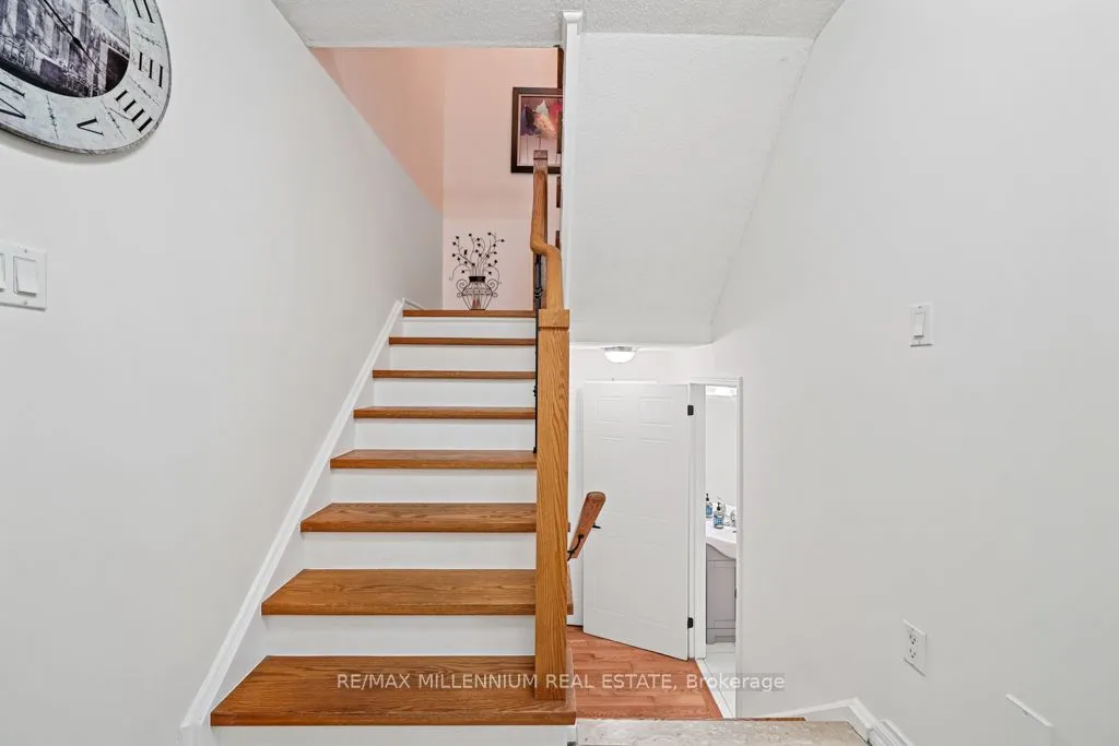 1130 Charminster Crescent, ON L5V 1P9