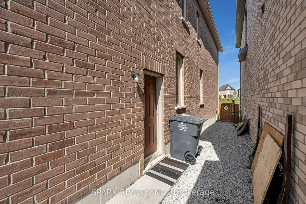 5 Boathouse Road, ON L7A 5B4