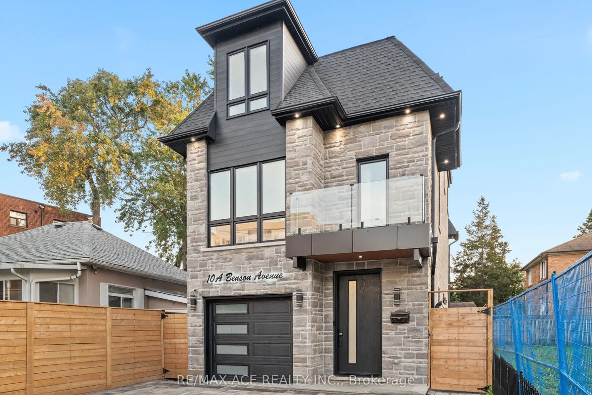 10A Benson Avenue, ON L5H 2P2