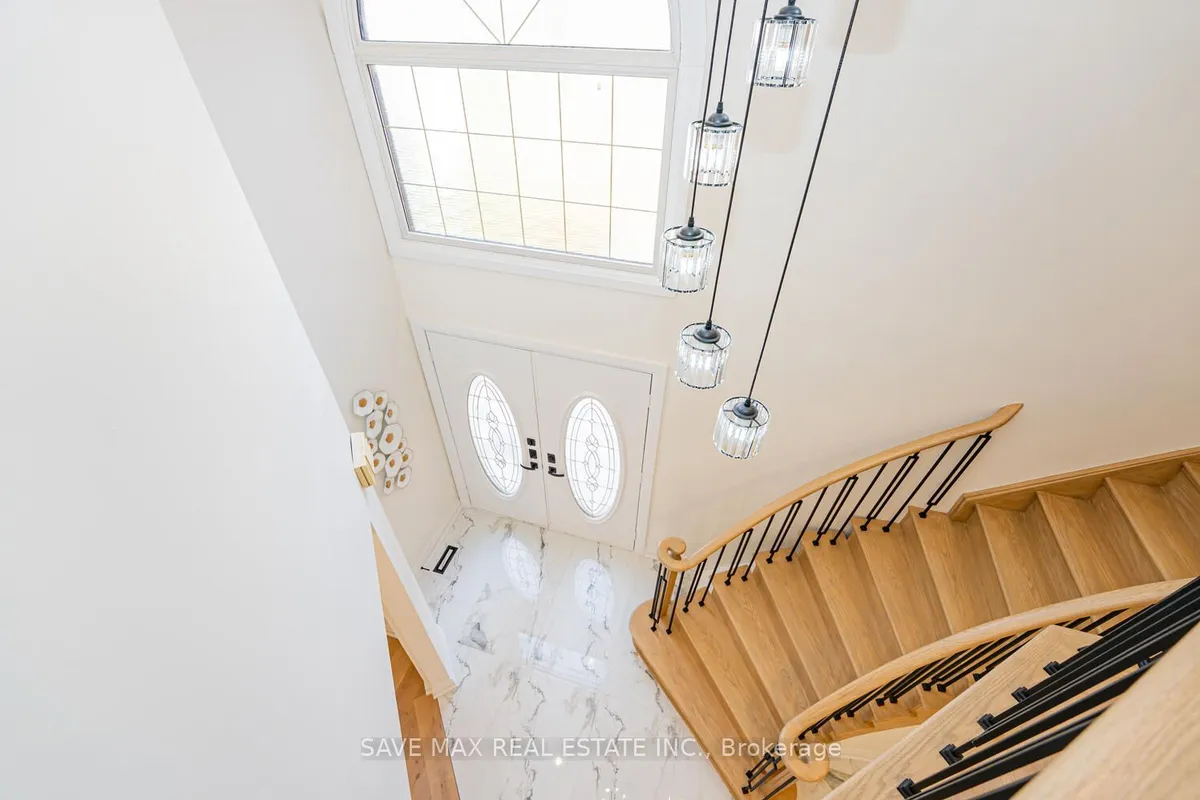 1612 Moongate Crescent, ON L5M 4T1