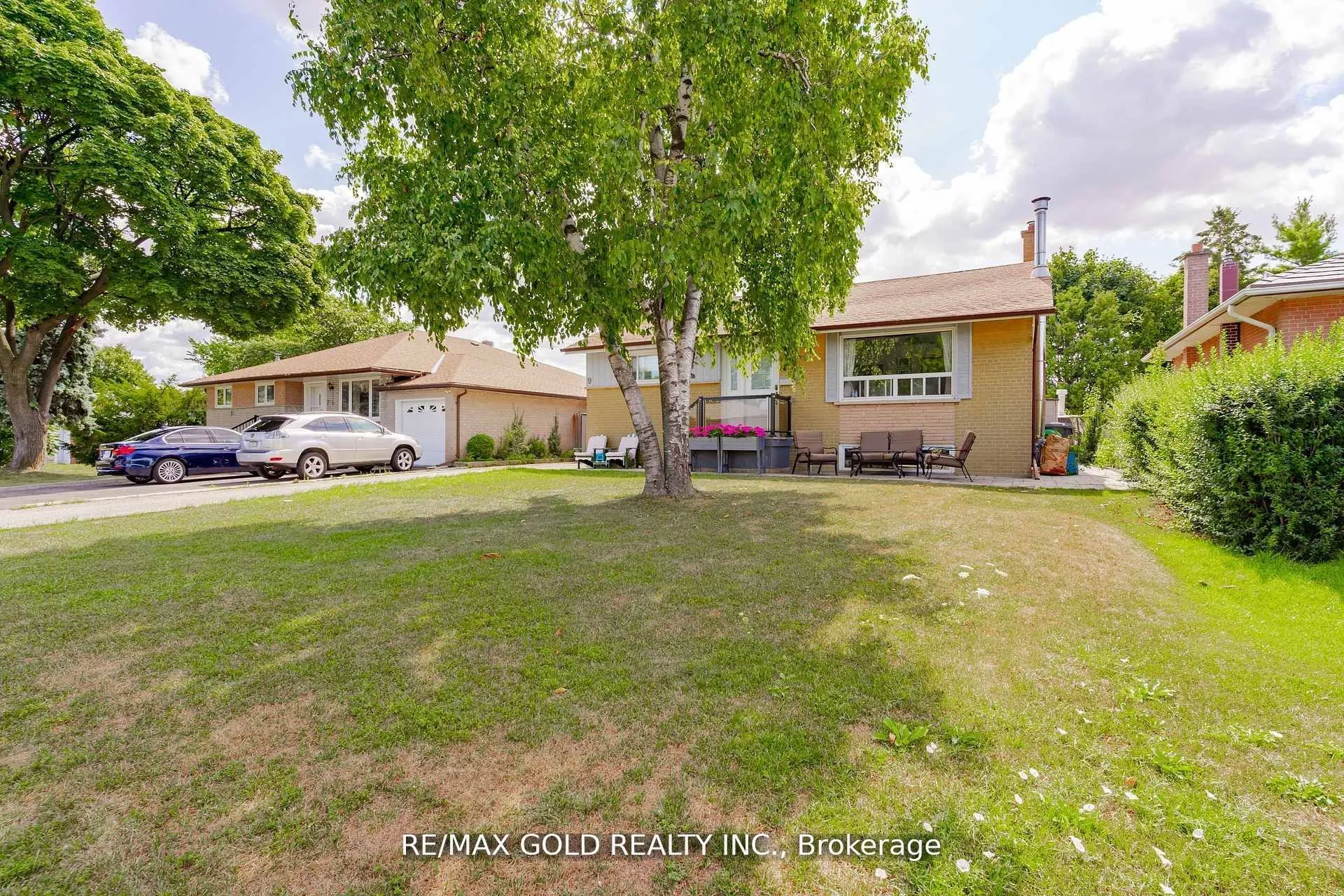 9 Ashwood Crescent, ON L6T 1M1